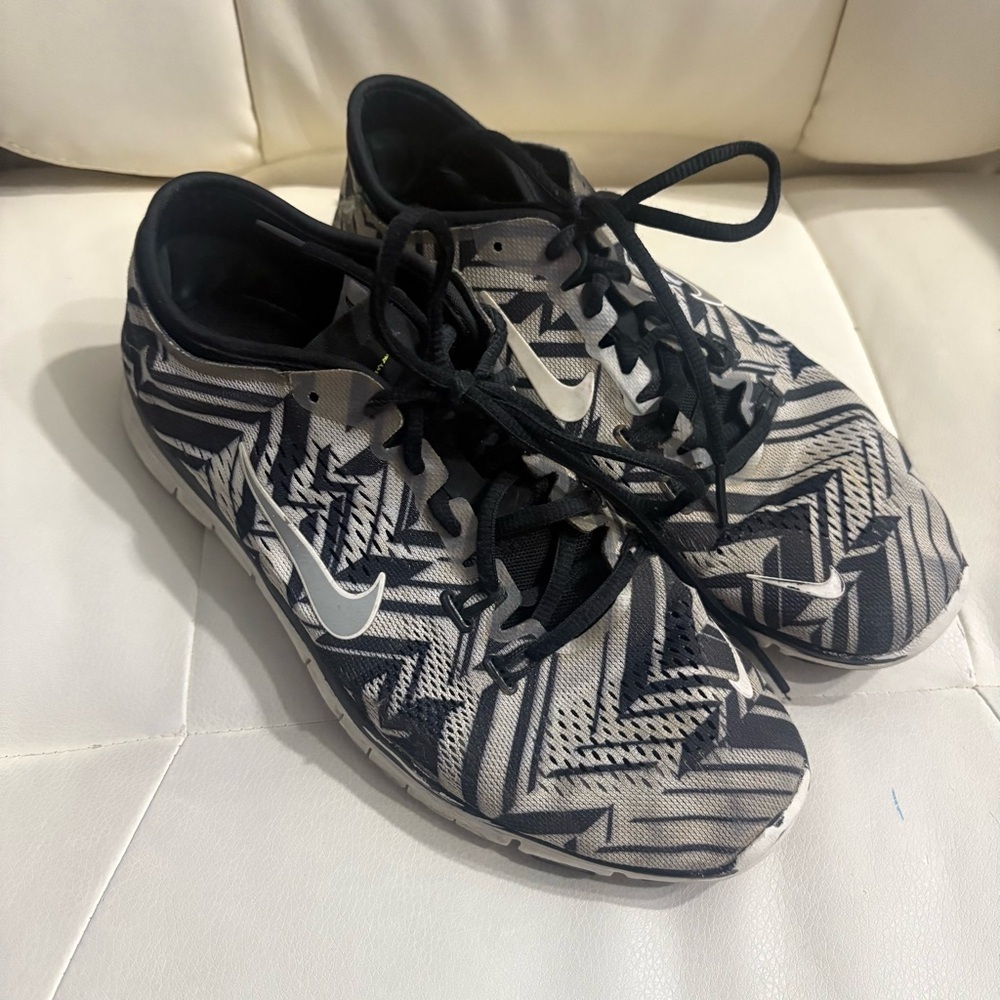 Nike Free 5.0 Running Shoes Gray Black Geometric Print Size 9 Sneakers Athletic